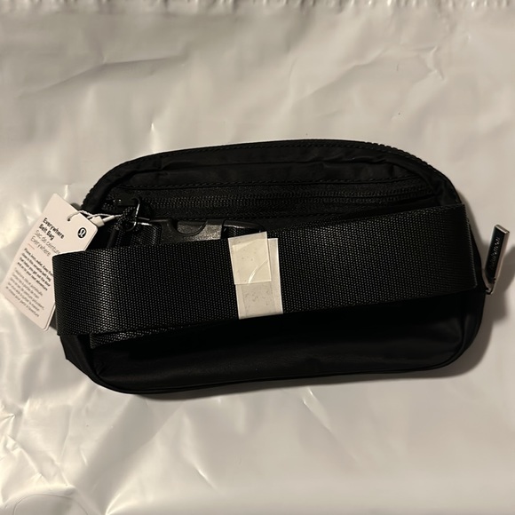 Lululemon everyday bag - Picture 4 of 7